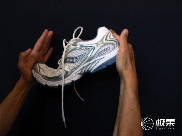 你从不注意的鞋底花纹，却成了乔丹科比封神的“秘密”