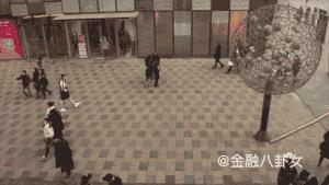 我出柜了，你愿意给我一个拥抱吗？