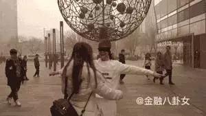 我出柜了，你愿意给我一个拥抱吗？