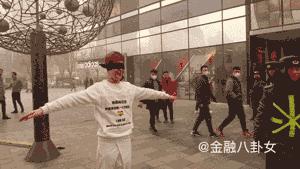 我出柜了，你愿意给我一个拥抱吗？