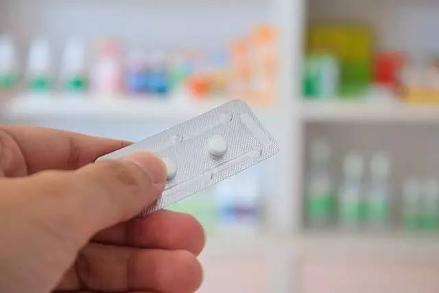 怀男孩肚子会爆青筋吗,怀男孩肚子为什么硬