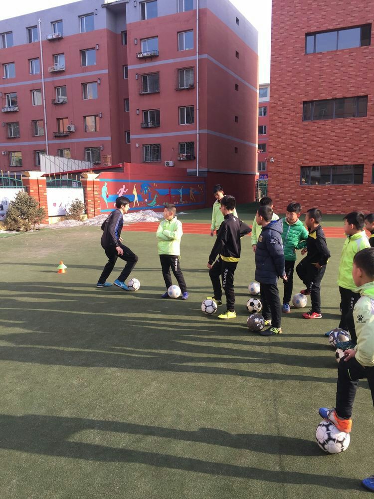 呼和浩特市回民区体育训练馆,回民学校足球