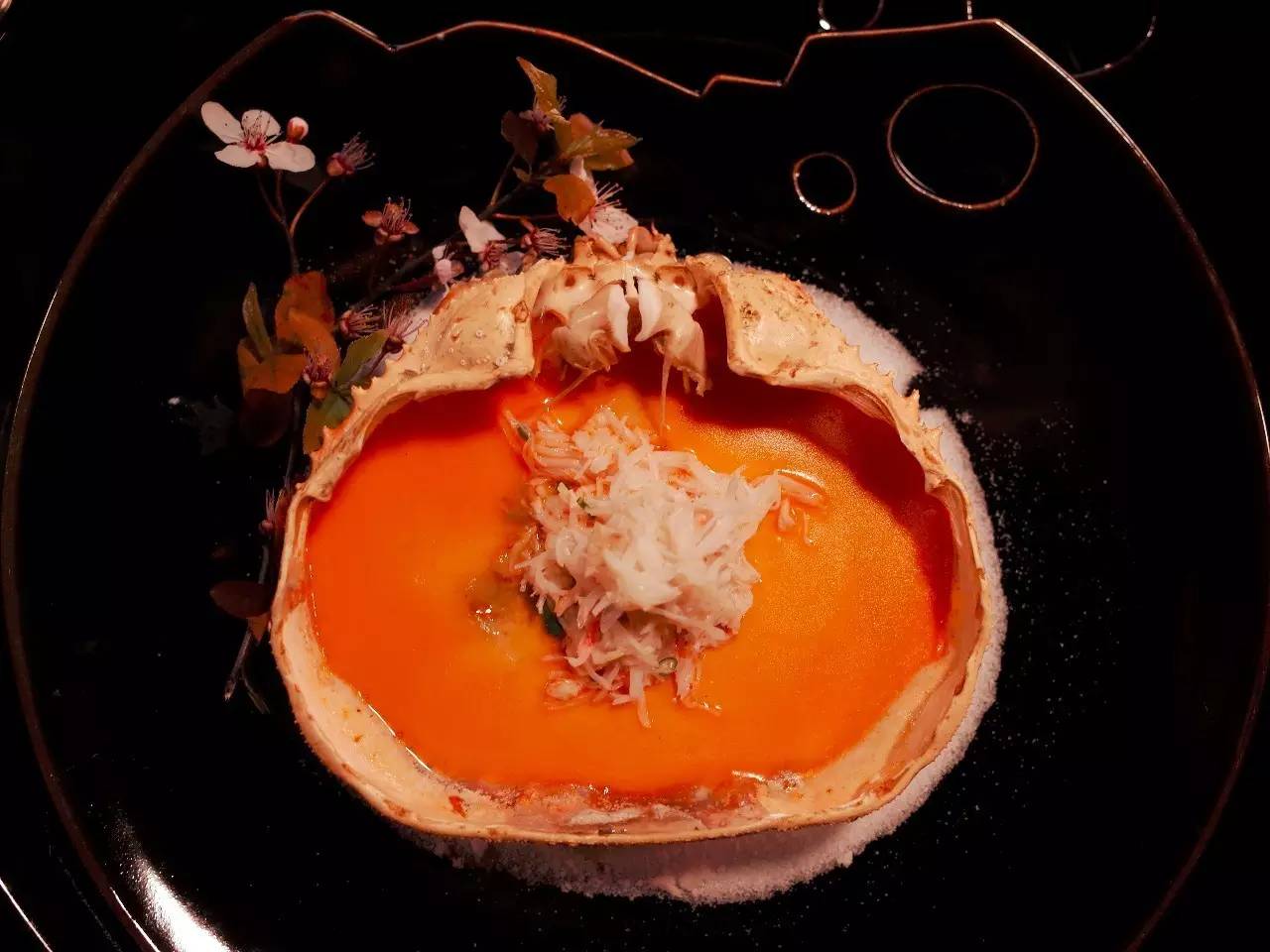 玉皇山下这家花园餐厅歧视单身狗!这么大的鱼头叫我怎么吃