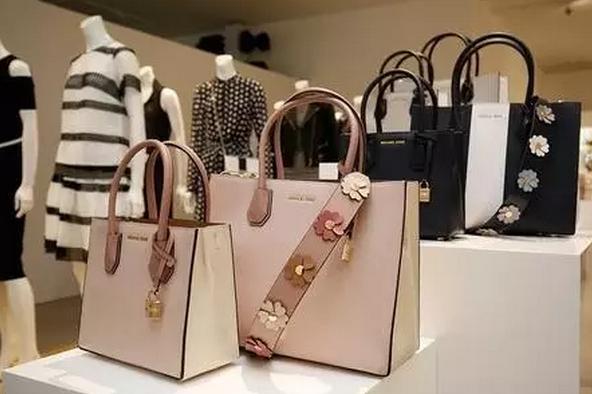 mk和蔻驰品牌属于什么档次,mk和蔻驰新款