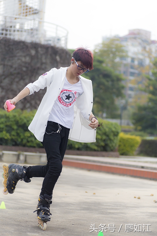 走近轮滑世界（滑旱冰）——摄于江滨公园