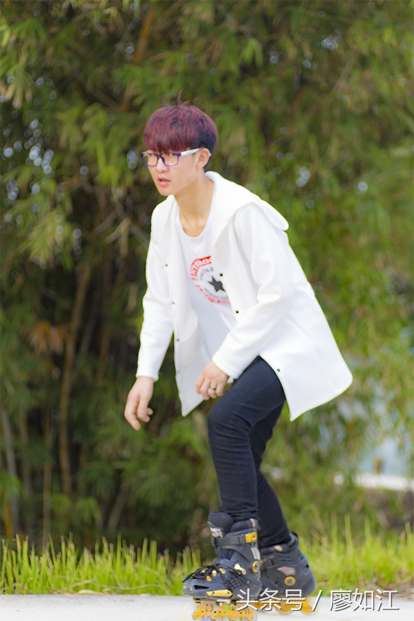 走近轮滑世界（滑旱冰）——摄于江滨公园