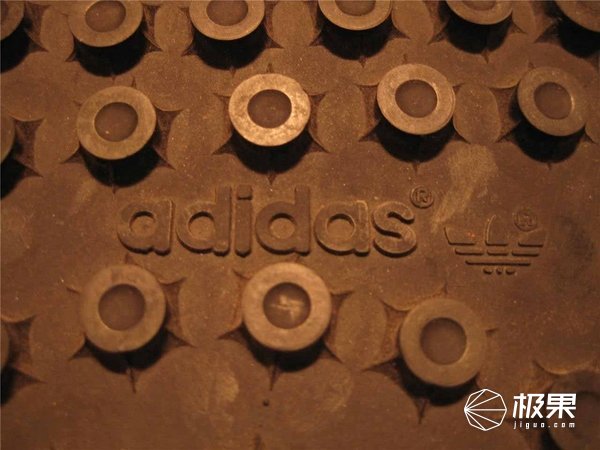 你从不注意的鞋底花纹，却成了乔丹科比封神的“秘密”