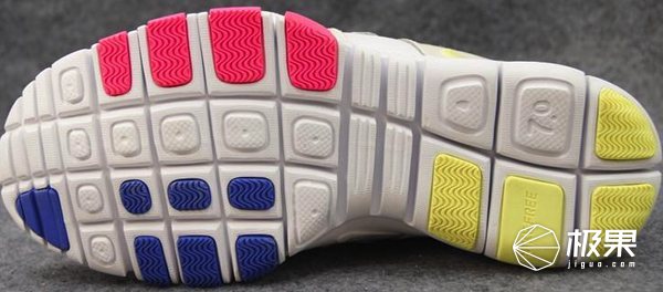 你从不注意的鞋底花纹，却成了乔丹科比封神的“秘密”