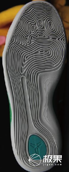 你从不注意的鞋底花纹，却成了乔丹科比封神的“秘密”