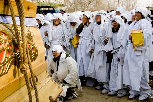 三个大学生玩招灵游戏“笔仙”结果竟惹来这么疯狂的报复！