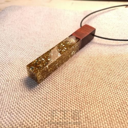 香槟金箔与木吊坠