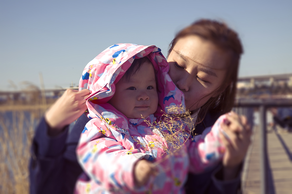 她的破立之举,是一辆“iphone红”跑车