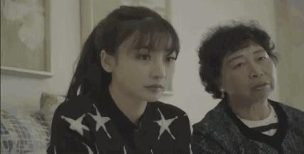 贝尔和柳岩吃蚯蚓,柳岩贝尔喝水