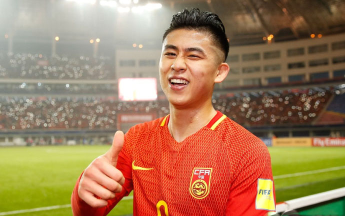 让我流下眼泪的不止昨夜的酒,让我流下眼泪的不止是昨夜的酒