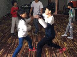 女人在被掐脖子时候如何防身,女子被歹徒掐脖子险些致命