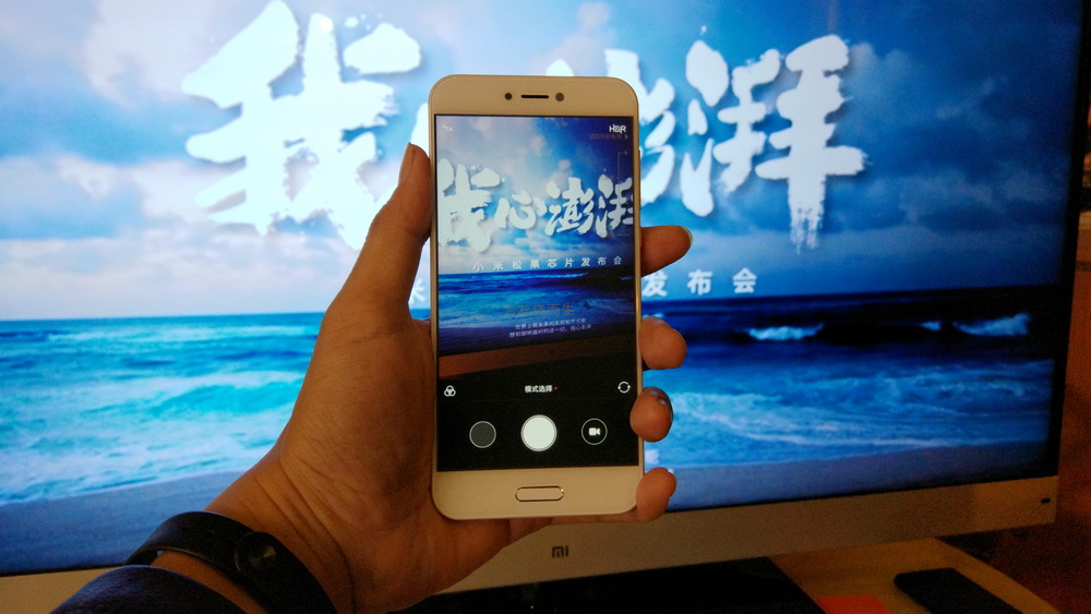 这是一部真小米手机,又轻又薄的小米手机5c