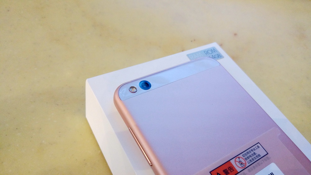 这是一部真小米手机,又轻又薄的小米手机5c