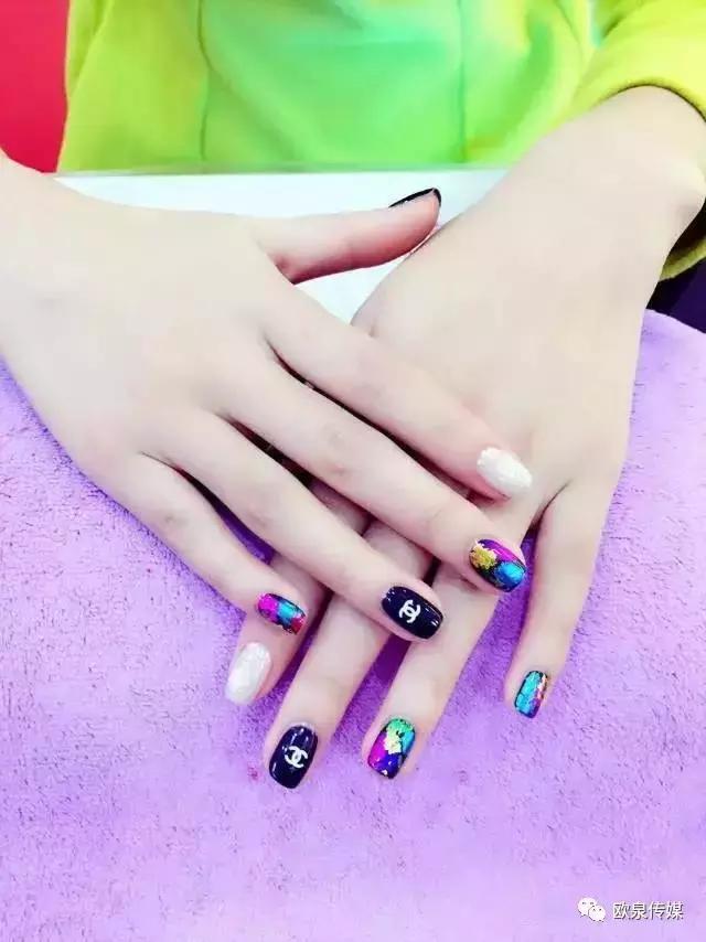 车厘子色美甲样式图片长款,手指短粗适合什么样式的美甲