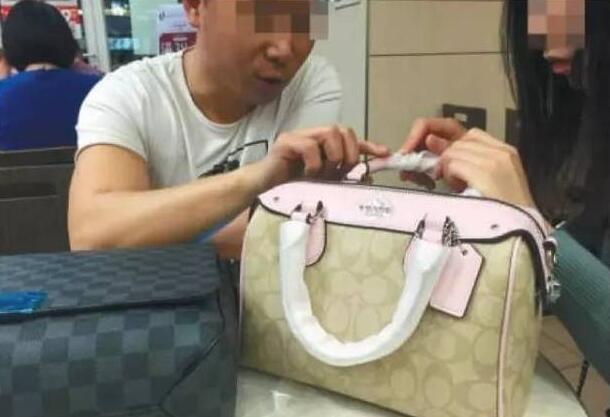 假lv专卖店,假lv皮带和正品最大的区别