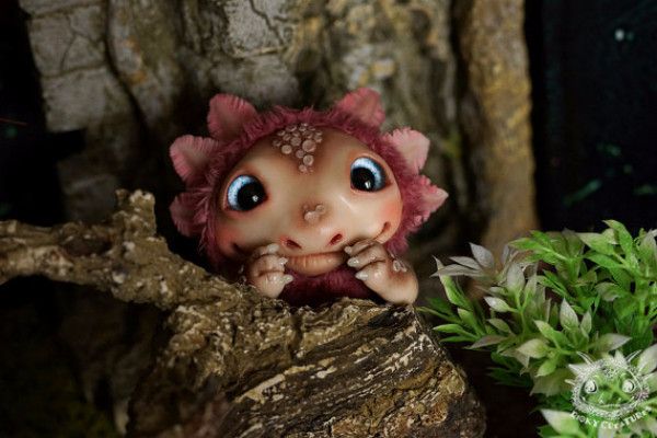 她做的娃娃表情都好奇怪啊！