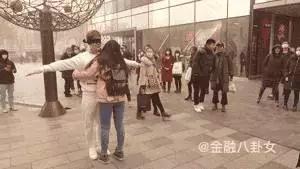 我出柜了，你愿意给我一个拥抱吗？