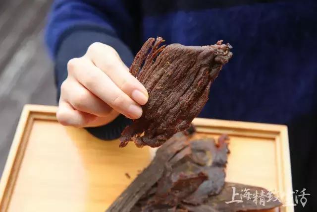 她用只卖7天的芝士条征服明星，如今带着纯手工的磅蛋糕降临魔都