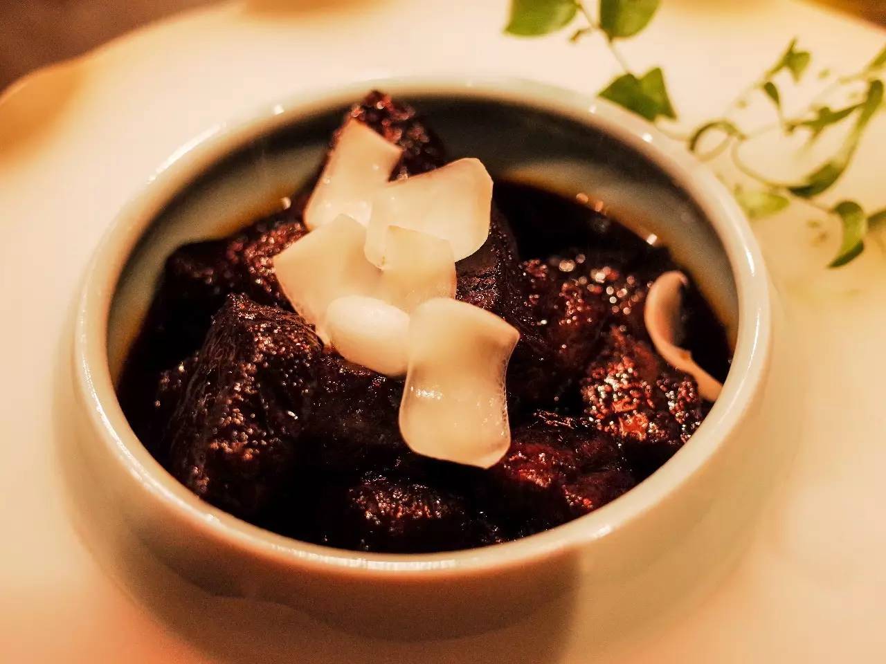 玉皇山下这家花园餐厅歧视单身狗!这么大的鱼头叫我怎么吃