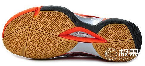 你从不注意的鞋底花纹，却成了乔丹科比封神的“秘密”