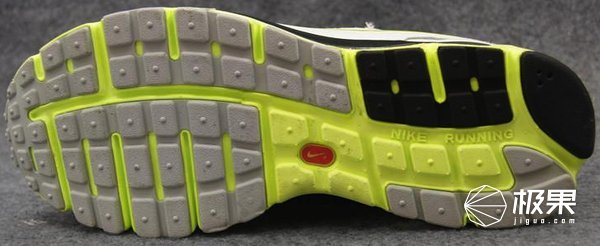 你从不注意的鞋底花纹，却成了乔丹科比封神的“秘密”