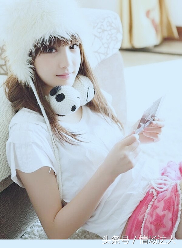 女生暗恋一个人会出现什么表现,女生暗恋一个人的七大表现