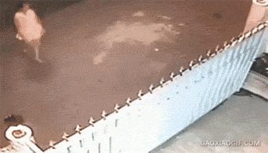 老板娘看我的眼神越来越不对劲,老板娘看我的眼神不对劲