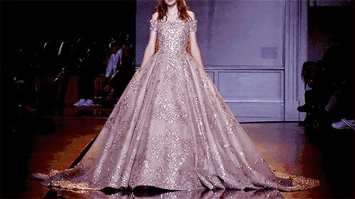 婚纱为什么显胸大,婚纱为什么一定是红色