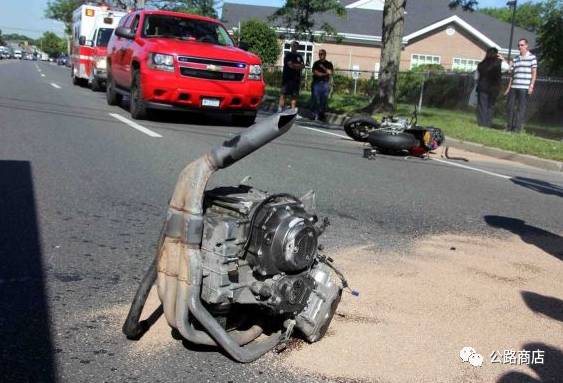 鏃ユ湰鍙戠敓杩囧灏戞鎾炴満浜嬫晠,鏃ユ湰杞︿竴鎾炲氨鎶ュ簾