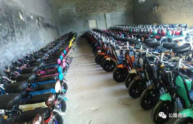 鏃ユ湰鍙戠敓杩囧灏戞鎾炴満浜嬫晠,鏃ユ湰杞︿竴鎾炲氨鎶ュ簾