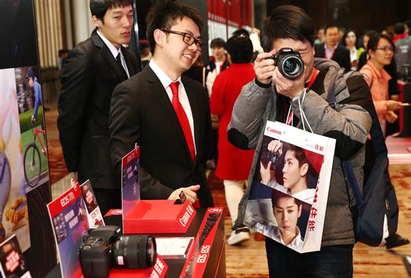 相机没人买!日本一哥操碎心:为中国拼了