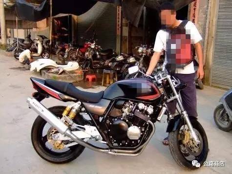 鏃ユ湰鍙戠敓杩囧灏戞鎾炴満浜嬫晠,鏃ユ湰杞︿竴鎾炲氨鎶ュ簾