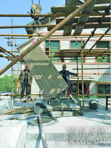 时隔60余载创修潭宝公路纪事碑回归湘潭窑湾原址