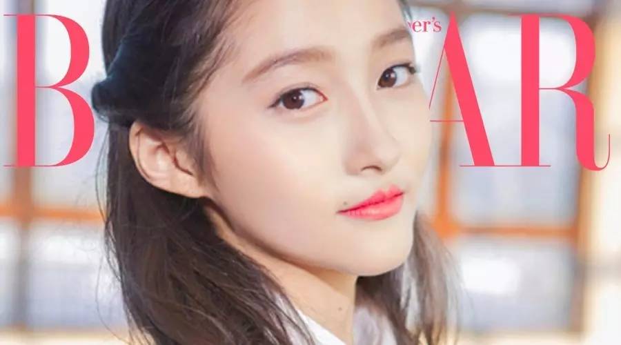 章子怡穿紫色洋装亮相秀场,章子怡巴黎时装周包包