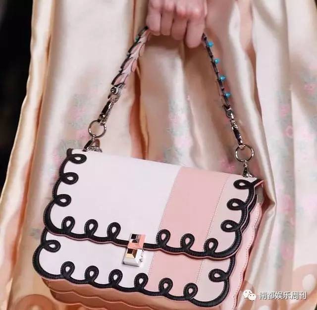 杨幂同款包毛绒,杨幂新款锁头包
