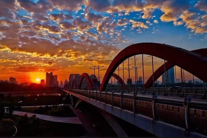 太原跨汾河人行观景观桥,汾河公园网红人行桥