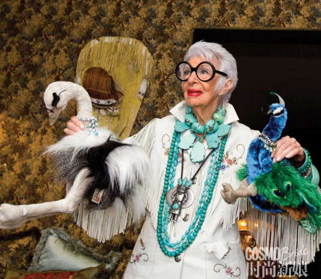 粉底卡在皱纹里怎么办,粉底液总是卡在皱纹里