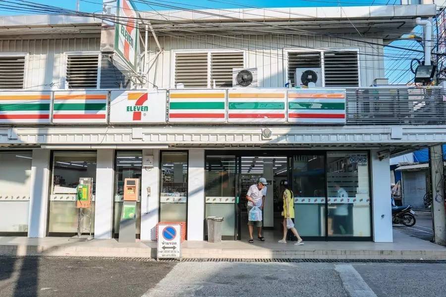 泰国711必买十种美食,泰国711便利店带有绿色叶子的食品