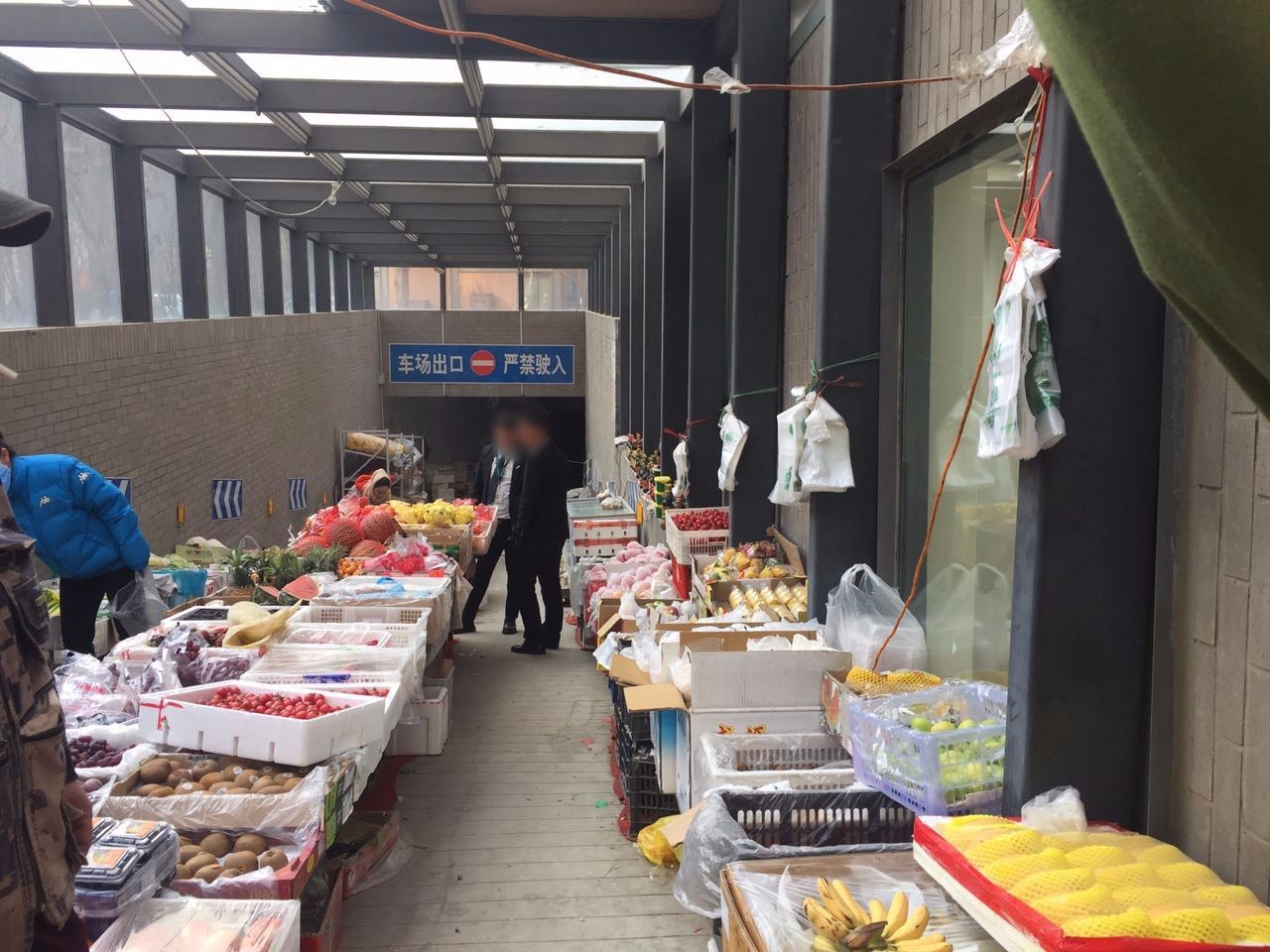 京基·嶺墅业主收房后质疑开发商:怎么多处未完工就给业主交房了?丨万通上游国际小区配套服务不到位地下停车场管理太混乱!