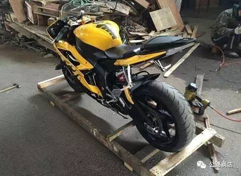 鏃ユ湰鍙戠敓杩囧灏戞鎾炴満浜嬫晠,鏃ユ湰杞︿竴鎾炲氨鎶ュ簾