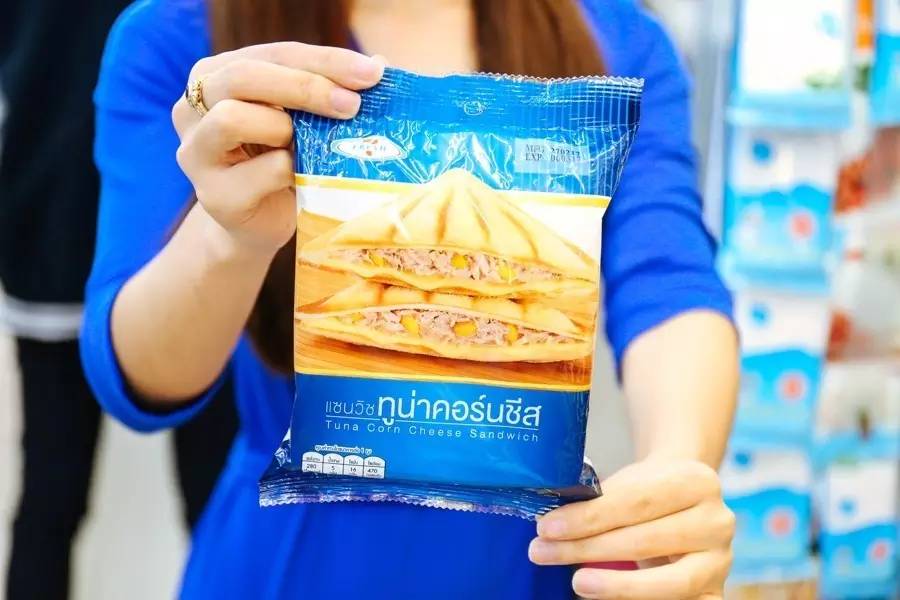泰国711必买十种美食,泰国711便利店带有绿色叶子的食品