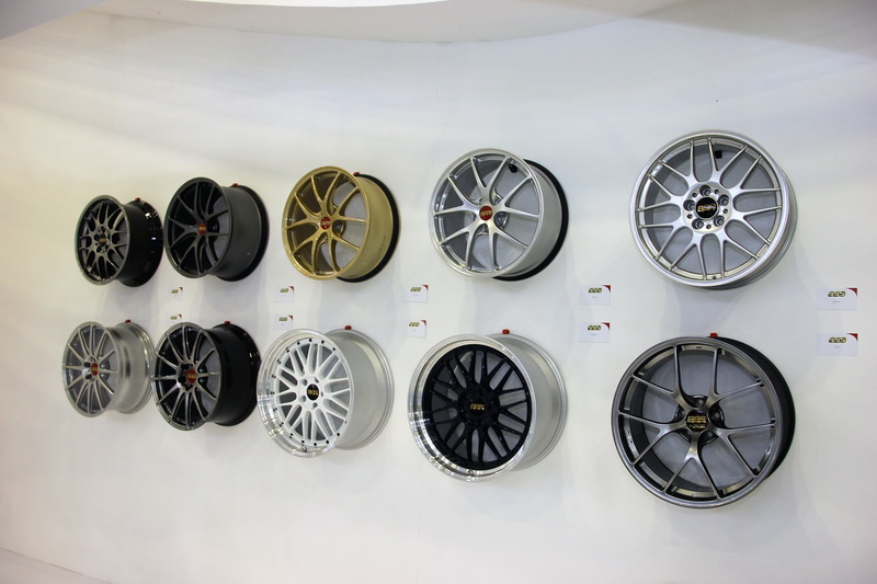 豪车美女大牌改件齐聚MesAuto展台