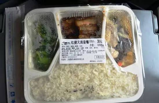 看了日本的火车餐食,你可能感觉吃了假的高铁盒饭