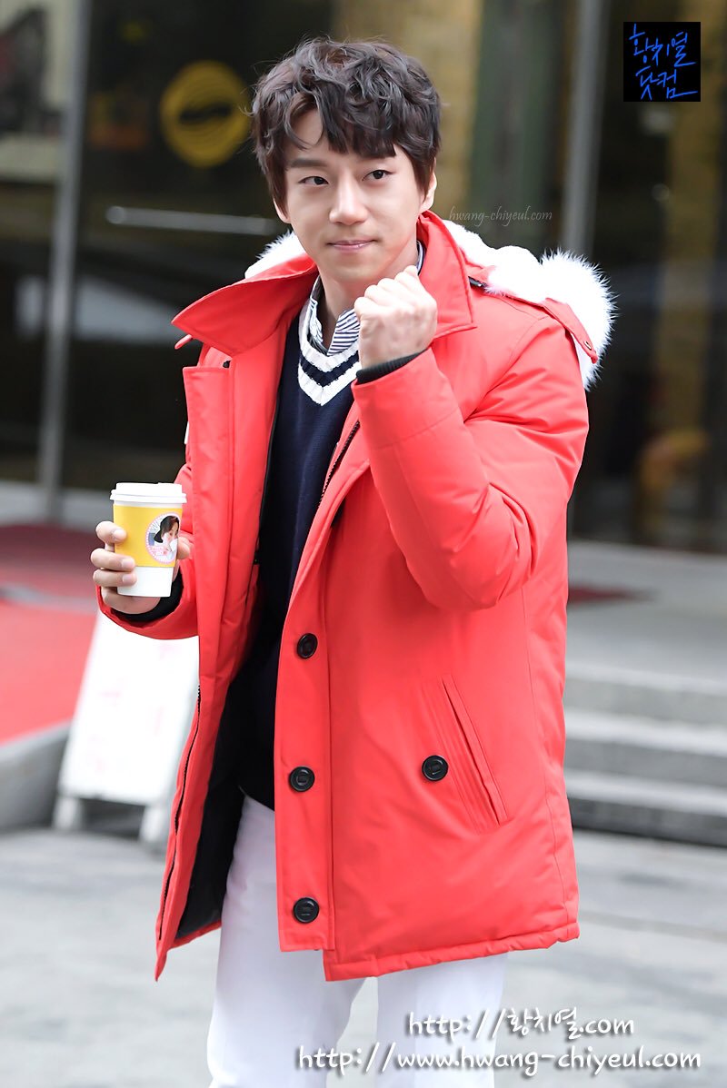 170327每周一都如此鲜嫩！黄MC“不朽”上班造型盘点