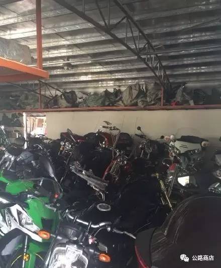 鏃ユ湰鍙戠敓杩囧灏戞鎾炴満浜嬫晠,鏃ユ湰杞︿竴鎾炲氨鎶ュ簾