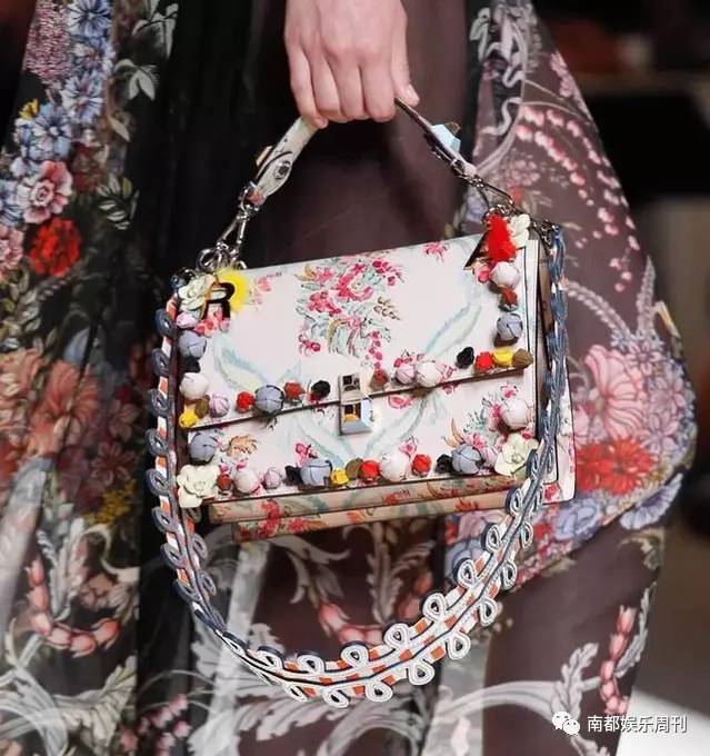 杨幂同款包毛绒,杨幂新款锁头包